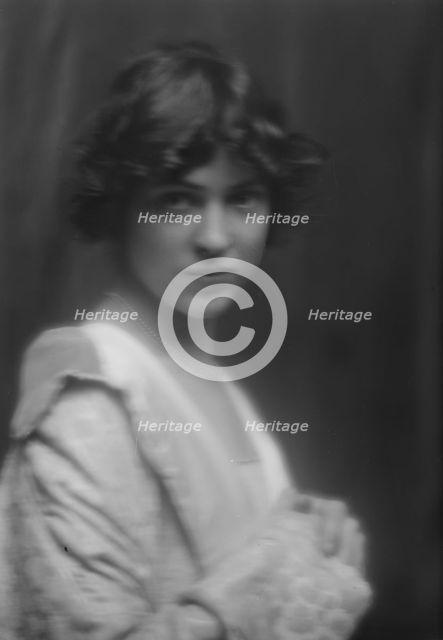Nash, Miss, portrait photograph, 1913. Creator: Arnold Genthe.