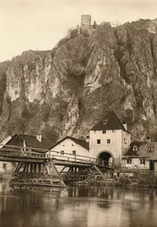 Neu-Essing with Randeck ruin in the Altmuhl Valley 1931. Artist: Kurt Hielscher