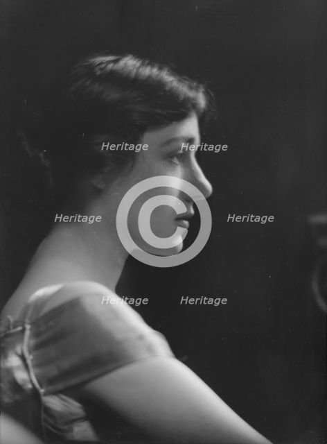 Neumeyer, M.L., Mrs., portrait photograph, 1917 May 22. Creator: Arnold Genthe.