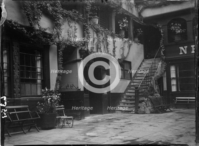 New Inn, 16-20 Northgate Street, Gloucester, Gloucestershire, 1930. Creator: Katherine Jean Macfee.