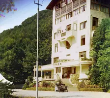 New inn, Gagra, between 1905 and 1915. Creator: Sergey Mikhaylovich Prokudin-Gorsky