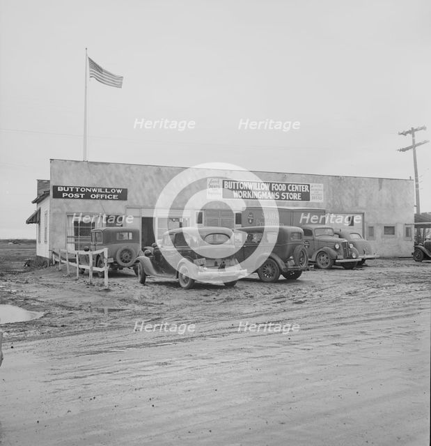 New large-scale cotton farming district, Buttonwillow, California, 1939. Creator: Dorothea Lange.