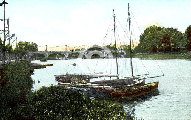 New lock and bridge, Richmond, London, 20th Century. Artist: Unknown