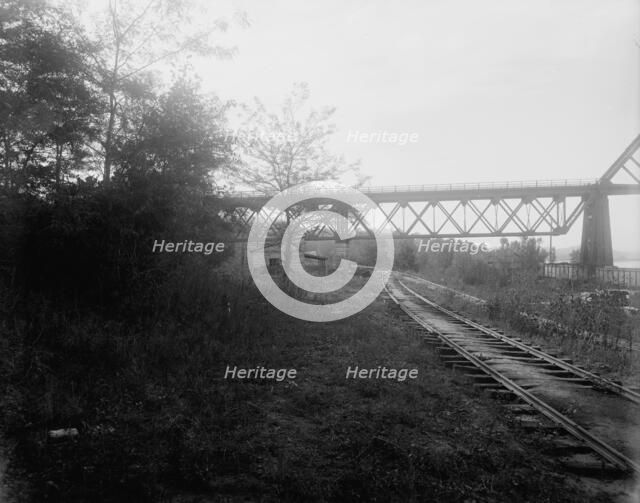 New steel bridge at Glasgow, Mo., 1901 Oct 9. Creator: Unknown.