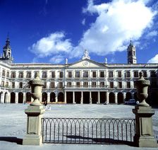 New Square and City Hall of Vitoria, portico area designed by Justo de Olaguibel