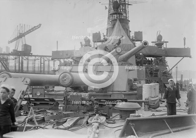 NEW YORK -- 14' guns forward, between c1910 and c1915. Creator: Bain News Service.