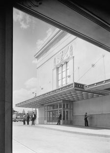 Newark passenger station, Pennsylvania Railroad, 1935. Creator: Gottscho-Schleisner, Inc