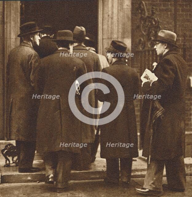 'Newspaper men at No. 10', Dec 1936 (1937). Artist: Unknown.