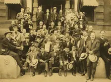 Newspaper correspondents and artists at Portsmouth, 1905. Creator: Unknown