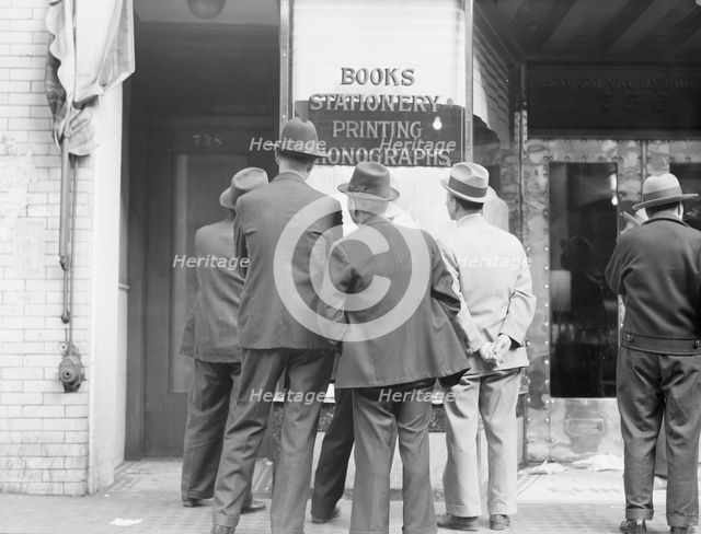 News of the surrender of Canton..., San Francisco, California, 1938. Creator: Dorothea Lange.