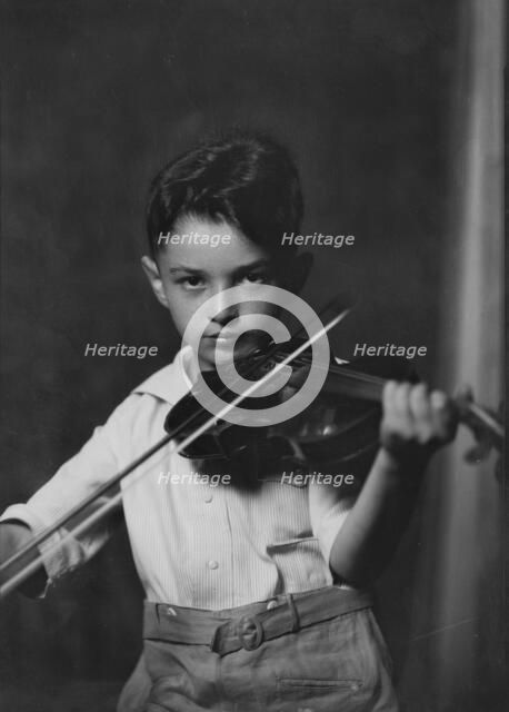 Neighborhood Music School pupil, 1925 Aug. 11. Creator: Arnold Genthe.