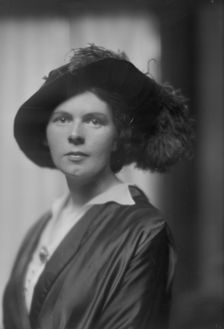 Nelson, Mrs., portrait photograph, 1915 Oct. 11. Creator: Arnold Genthe