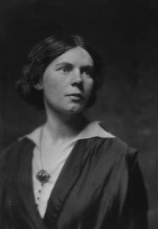 Nelson, Mrs., portrait photograph, 1915 Oct. 11. Creator: Arnold Genthe