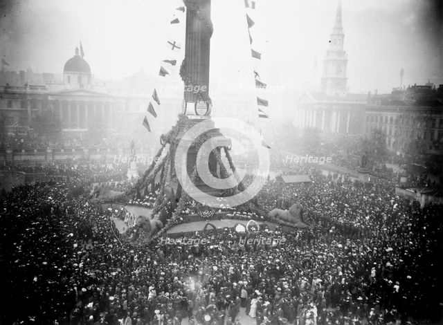 Nelson's Column, Trafalgar Square, London, 1905. Artist: Unknown