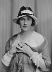Nesbit, Cathleen, Miss, portrait photograph, 1916. Creator: Arnold Genthe