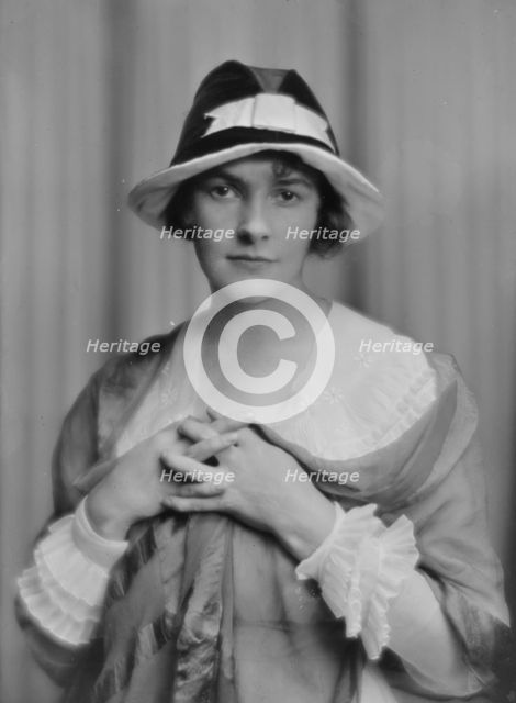 Nesbit, Cathleen, Miss, portrait photograph, 1916. Creator: Arnold Genthe.