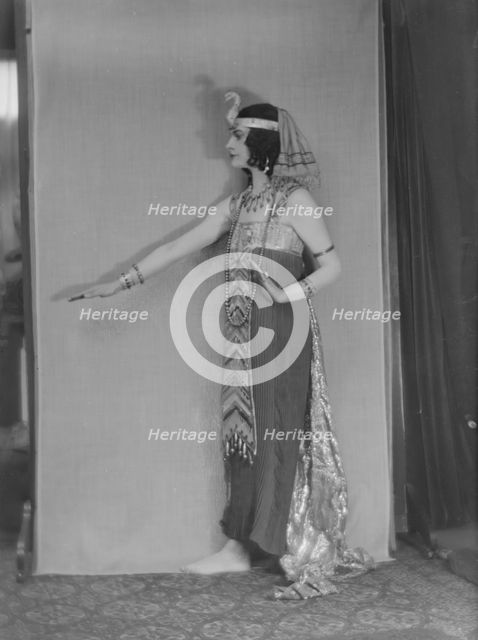 Nesbit, Cathleen, Miss, portrait photograph, not before 1916. Creator: Arnold Genthe.
