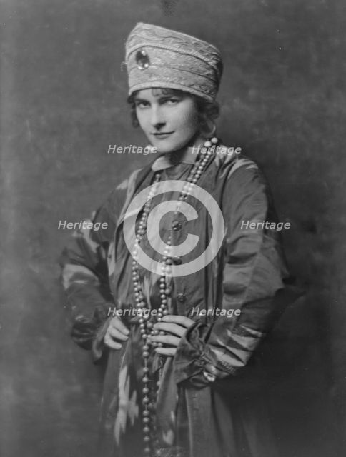Nesbit, Cathleen, Miss, portrait photograph, not before 1916. Creator: Arnold Genthe.