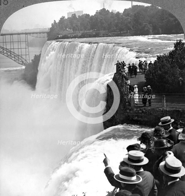 Niagra Falls from Goat Island, New York, USA.Artist: Realistic Travels Publishers