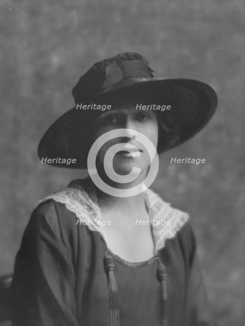 Nicholson, Martha, Miss, portrait photograph, 1916 Apr. 22. Creator: Arnold Genthe.