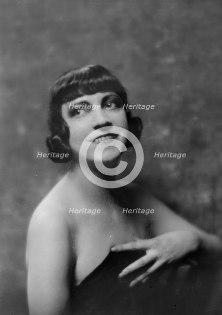 Nielsen, Asta, Miss, portrait photograph, 1917 Aug. 20. Creator: Arnold Genthe.