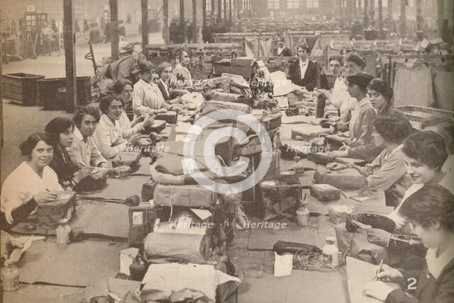 'Nimble Assistants at the military post office in London, which dealt with the huge quantity of mail Artist: Unknown.