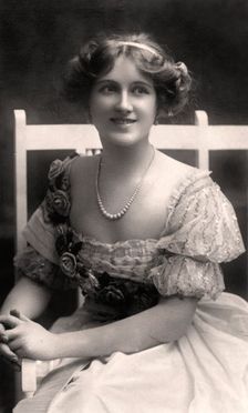 Nina Sevening, British actress, early 20th century.Artist: Dover Street Studios