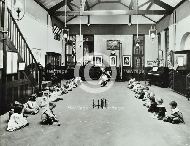 Number work, Southfields Infants' School, Wandsworth, London, 1907. Artist: Unknown.