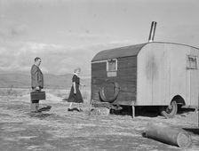 Nurse in FSA mobile camp unit conducts doctor..., Merrill, Klamath County, Oregon, 1939. Creator: Dorothea Lange