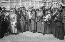 Nurses on ST. LOUIS, 1915. Creator: Bain News Service
