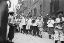 N.Y. school - Italians, between c1910 and c1915. Creator: Bain News Service