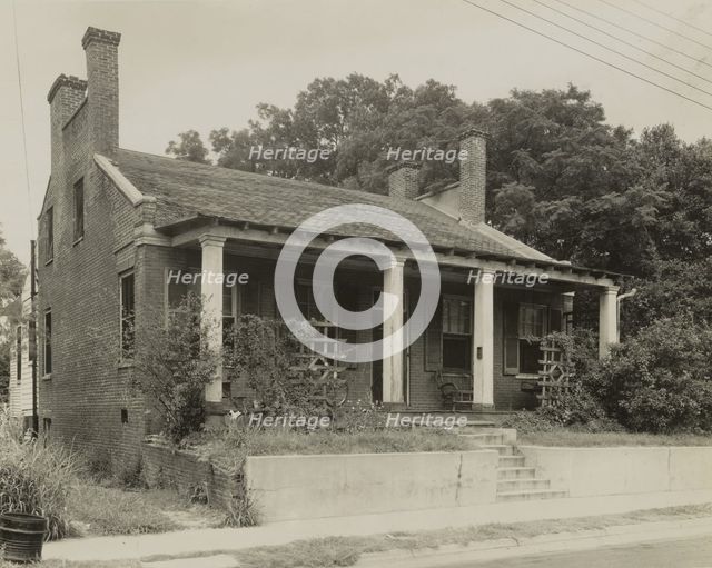 Small house, 609 Jefferson Street, Natchez, Adams County, Mississippi, 1938. Creator: Frances Benjamin Johnston.