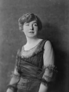 Small, Patty, Miss, portrait photograph, 1916. Creator: Arnold Genthe