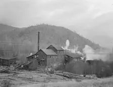 Small private lumber mill still operating in region..., Boundary County, Idaho, 1939. Creator: Dorothea Lange