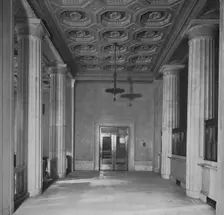Smaller public space opposite the entrance - National City Bank, New York, 1922