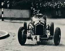 Smart cornering in I.O.M. Race: The Hon. Brian Lewis 1937