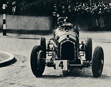 Smart cornering in I.O.M. Race: The Hon. Brian Lewis 1937