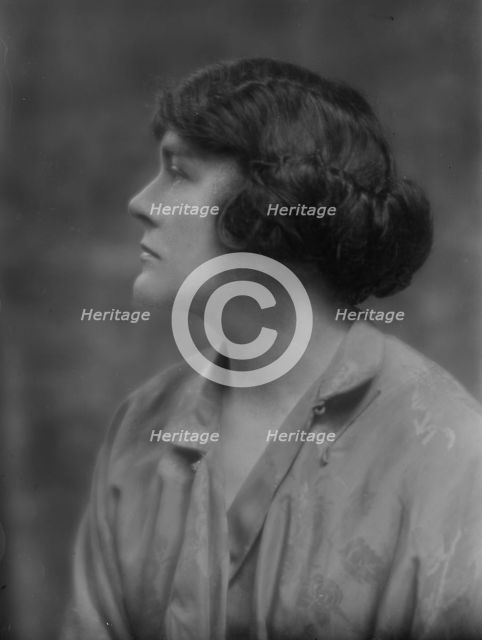 Smith, Clarence E., Mrs., portrait photograph, 1914 May 15. Creator: Arnold Genthe.