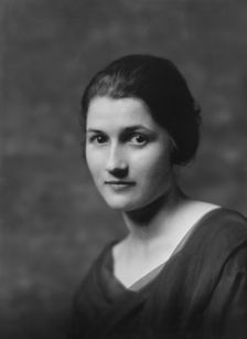 Smith, Dorothy, Miss, portrait photograph, 1917 Apr. 18. Creator: Arnold Genthe