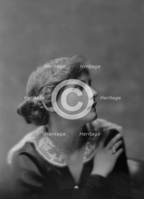 Smith, E., Miss, portrait photograph, 1917 May 29. Creator: Arnold Genthe.