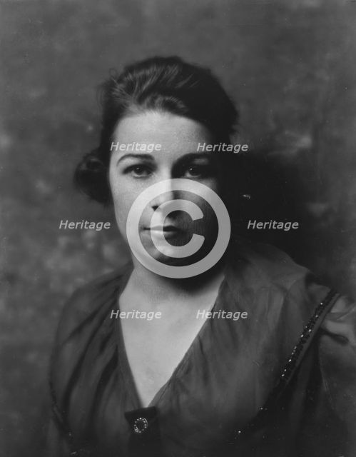 Smith, F., Miss, portrait photograph, 1917 Mar. 27. Creator: Arnold Genthe.