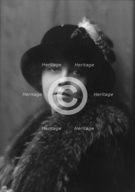 Smith, Kathleen, Miss (Mrs. Coleman), portrait photograph, 1912 or 1913. Creator: Arnold Genthe.
