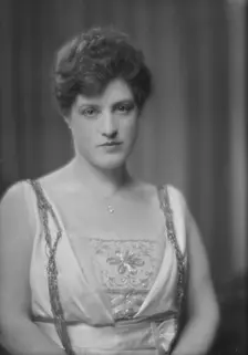 Smith, Jean, Miss, portrait photograph, 1915 Apr. 22. Creator: Arnold Genthe