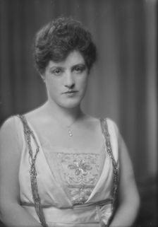 Smith, Jean, Miss, portrait photograph, 1915 Apr. 22. Creator: Arnold Genthe
