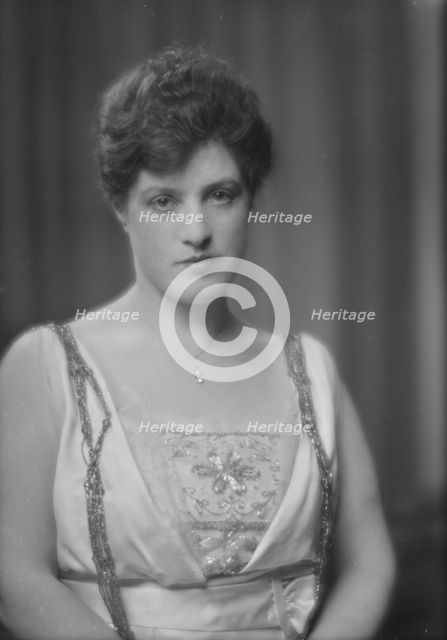 Smith, Jean, Miss, portrait photograph, 1915 Apr. 22. Creator: Arnold Genthe.