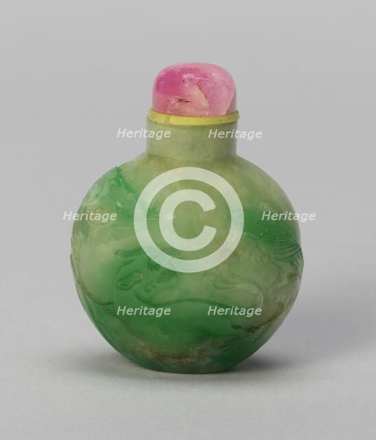 Snuff Bottle with a Hawk and a Bear beneath a Pine Tree, Qing dynasty (1644-1911), 1820-1900. Creator: Unknown.