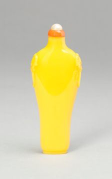 Snuff Bottle with Mock Lion Mask Handles, Qing dynasty (1644-1911), 1730-1790. Creator: Unknown