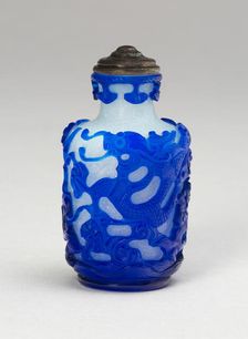 Snuff Bottle with Two Five-Clawed Dragons above Waves, Qing dynasty (1644-1911), 1790-1850. Creator: Unknown