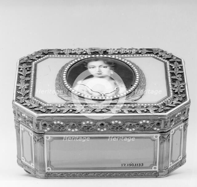 Snuffbox with portrait of a woman, 1776-77. Creator: Joseph Etienne Blerzy.