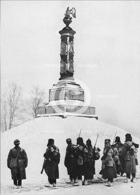 Soviet soldiers at the monument to the heroes of the War of 1812 in the village of Tarutino Kaluga r Artist: Anonymous  